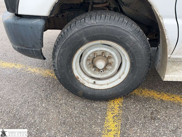 2014-ford-cargo-image-11