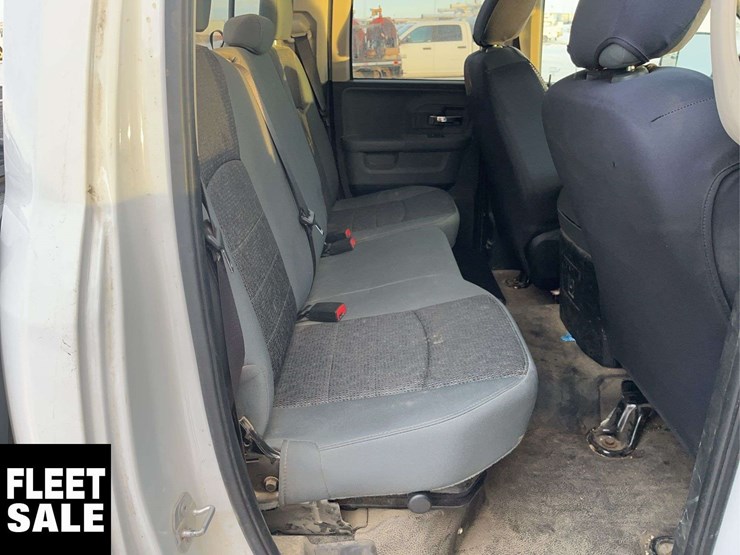 2015-dodge-1500-image-17