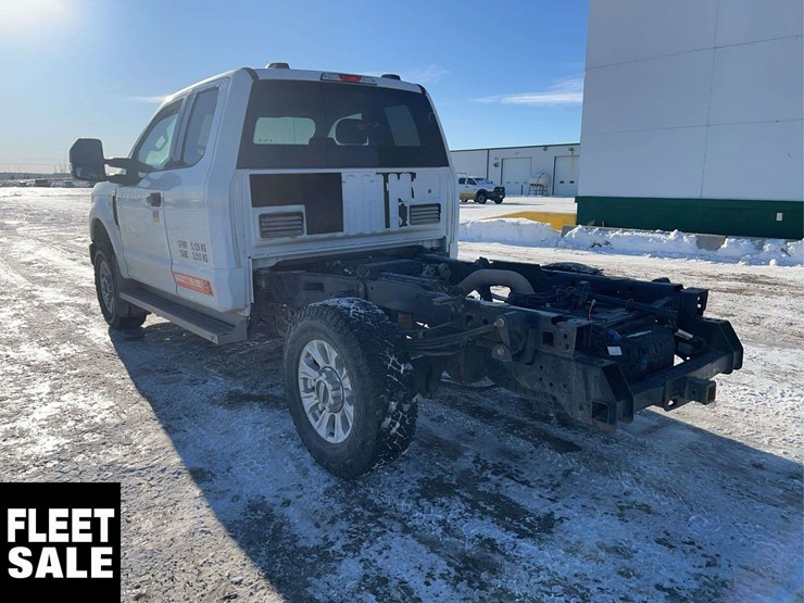 2021-ford-f350-image-3