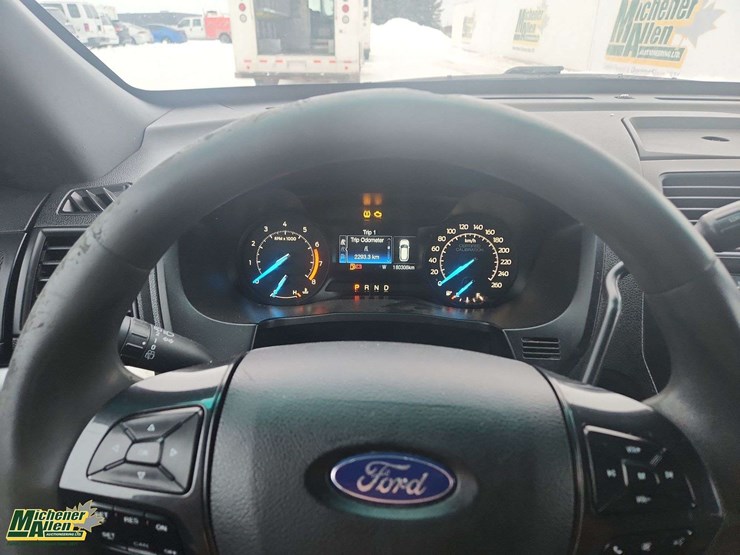 2019-ford-explorer-image-19