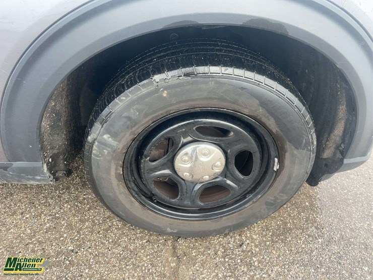 2020-ford-explorer-image-23