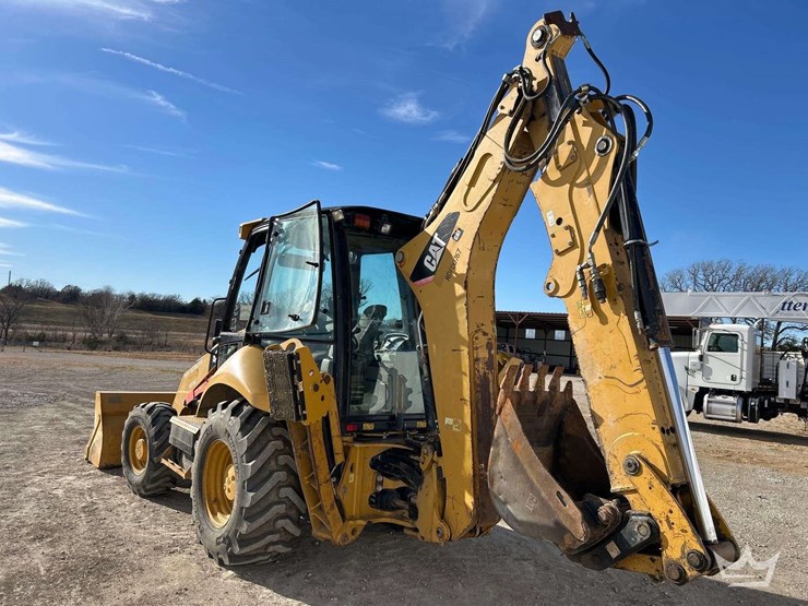 2015-caterpillar-backhoe-image-2
