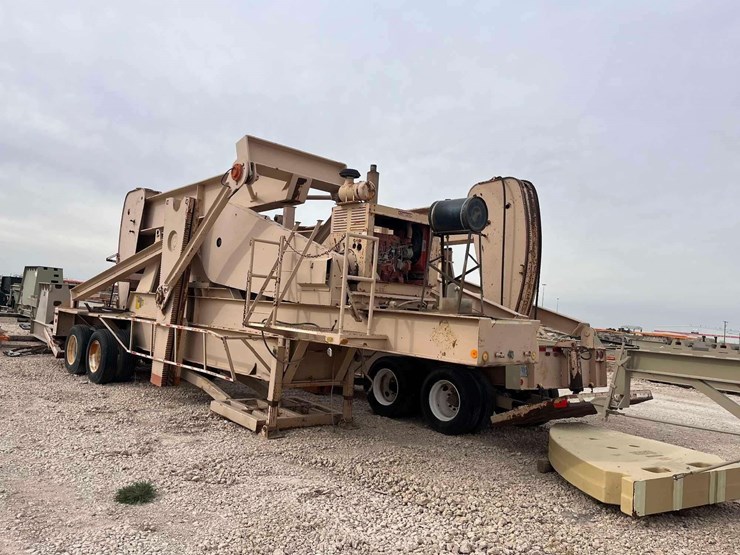 1990-lufkin-cm-320d-305-100-road-runner-mobile-t/a-oil-field-pumpjack-image-1