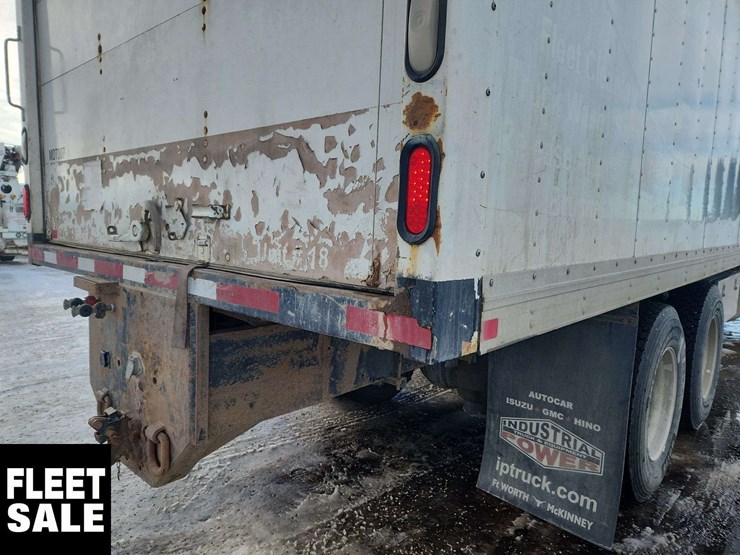 2011-peterbilt-348-image-33