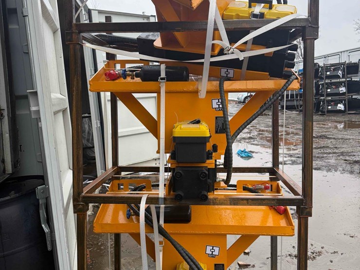 new-giyi-co.-skid-steer-pile-hammer-image-4