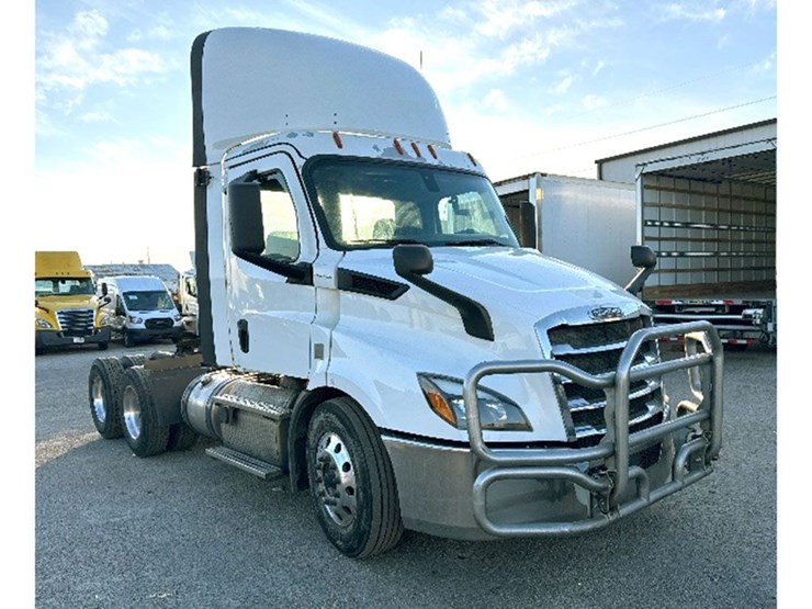 2019-freightliner-cascadia-116-image-1
