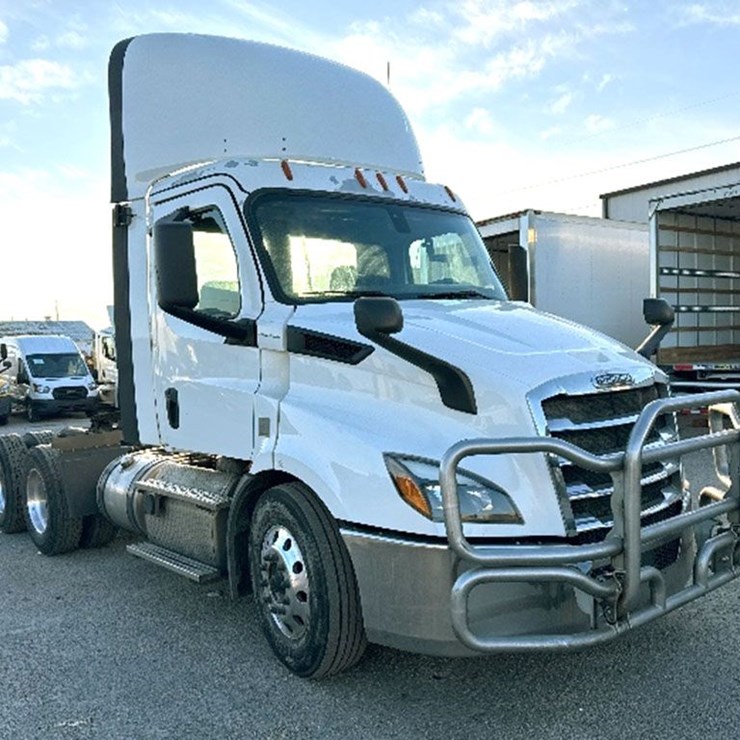2019 FREIGHTLINER CASCADIA 116