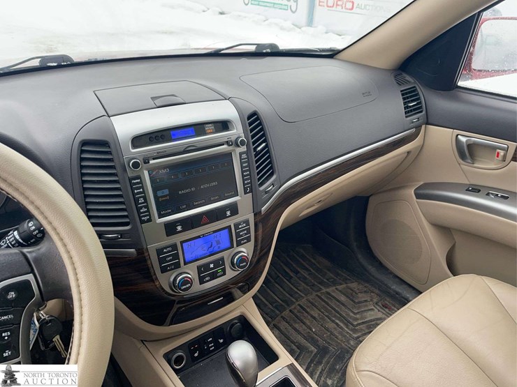 2012-hyundai-santa-fe-image-18