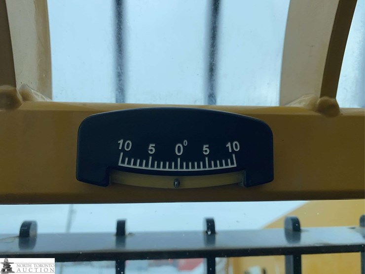 2012-caterpillar-tl943-image-26