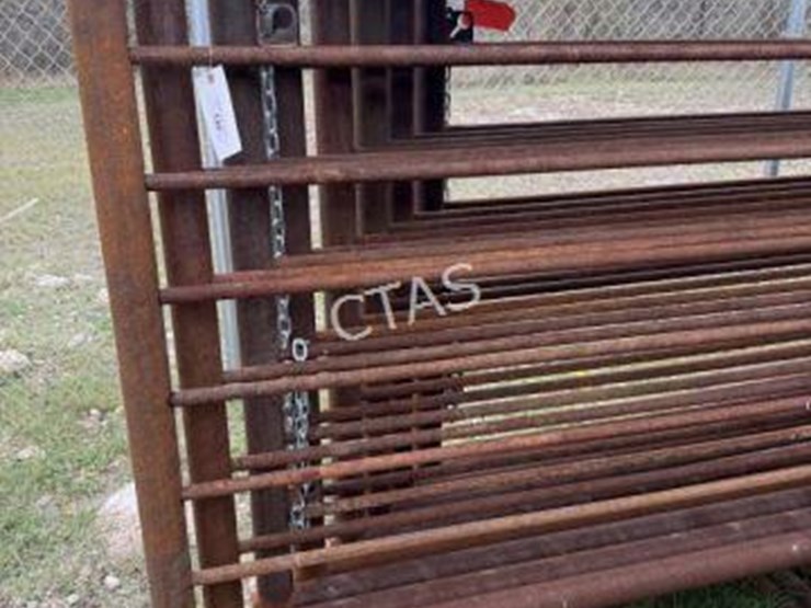 #148-•-freestanding-panels-24'-w/-one-12'-gate-image-3