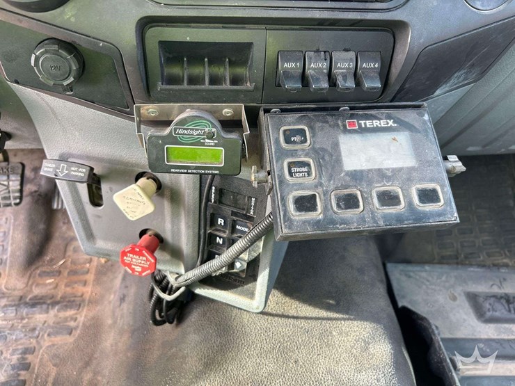 2011-ford-f750-image-16