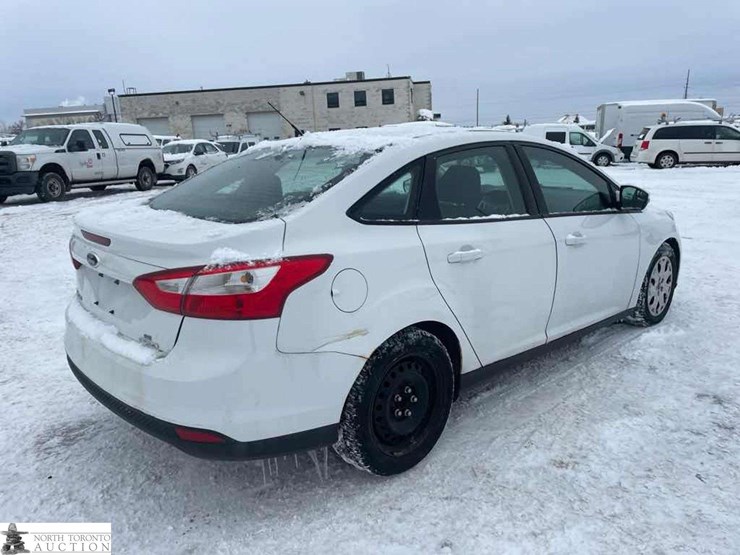 2014-ford-focus-se-image-4