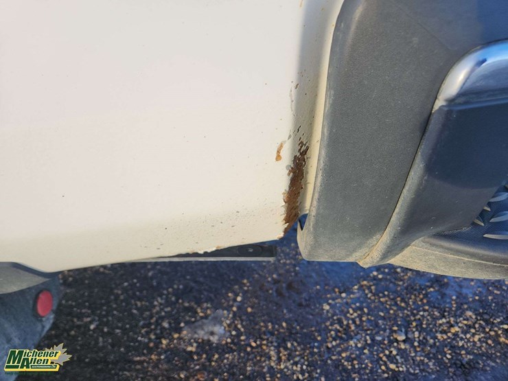 2015-chevrolet-silverado-2500hd-image-38