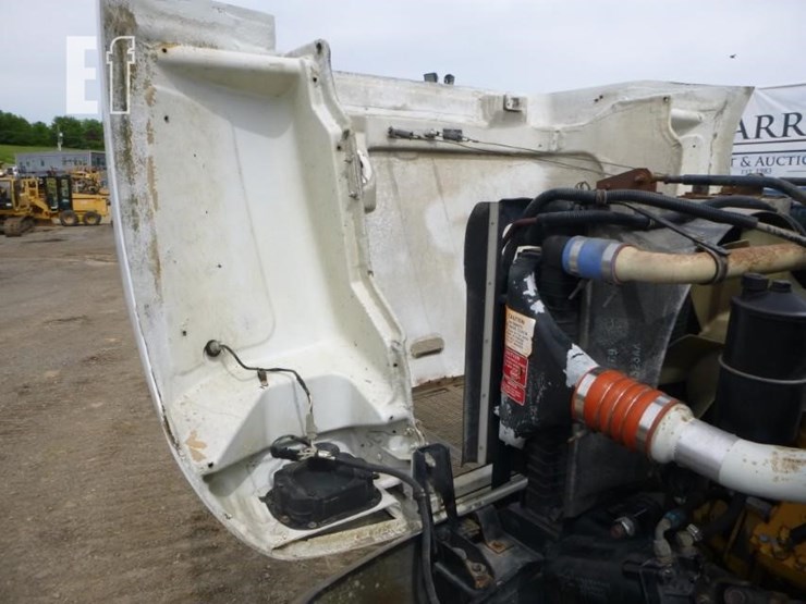 2000-peterbilt-330-image-20