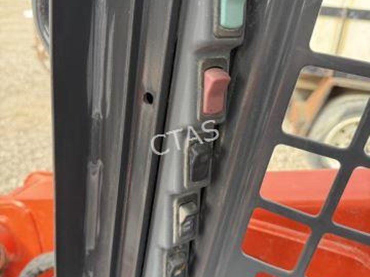 kubota-ssv75-image-16