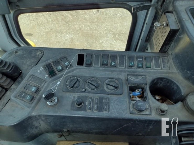 hyundai-110d-7e-image-9