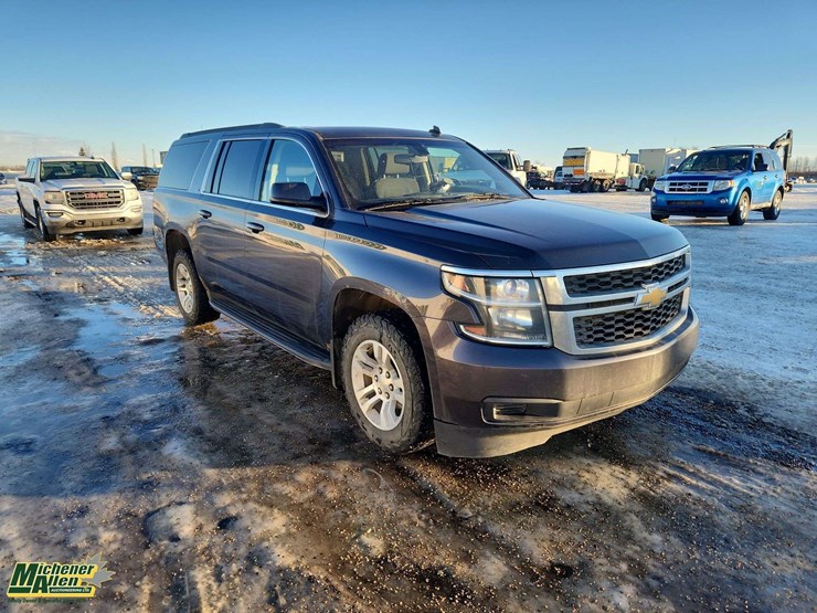 2015-chevrolet-suburban-image-2