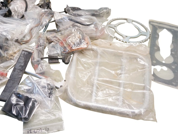kawasaki-miscellaneous-parts-lot-image-4