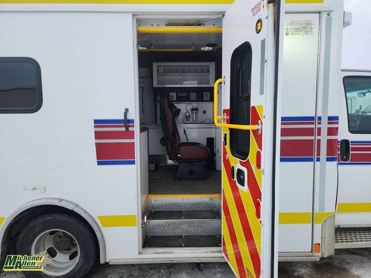 2016-chevrolet-express-s/a-ambulance-image-31