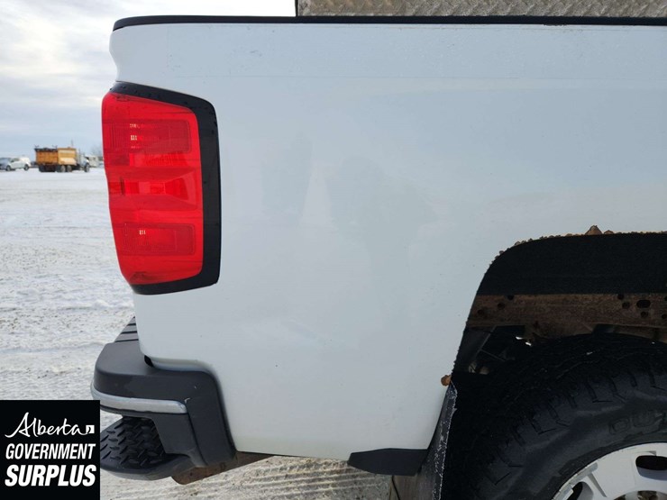 2016-chevrolet-silverado-2500hd-image-36