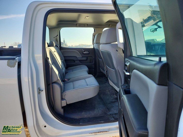 2015-chevrolet-silverado-2500hd-image-25