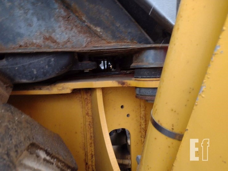 2010-deere-310j-image-21