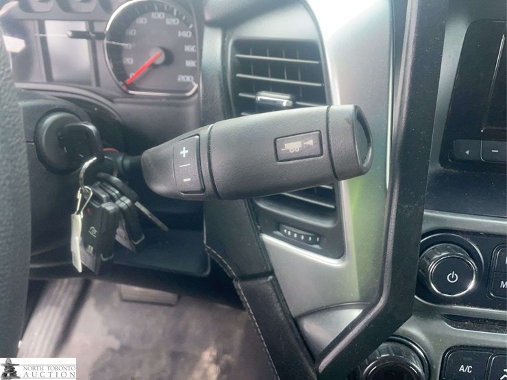 2015-chevrolet-tahoe-image-13