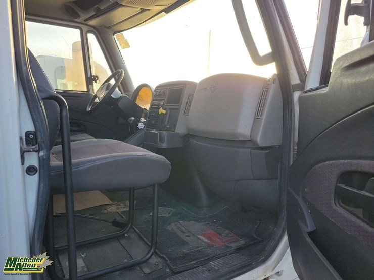 2015-international-durastar-4300-image-12