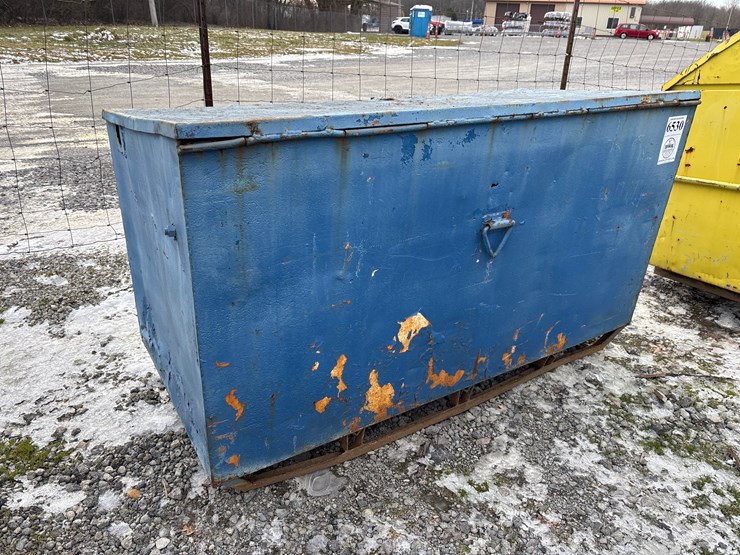 #6530-•-e1.-job-site-box-filled-with-mop-buckets-image-3