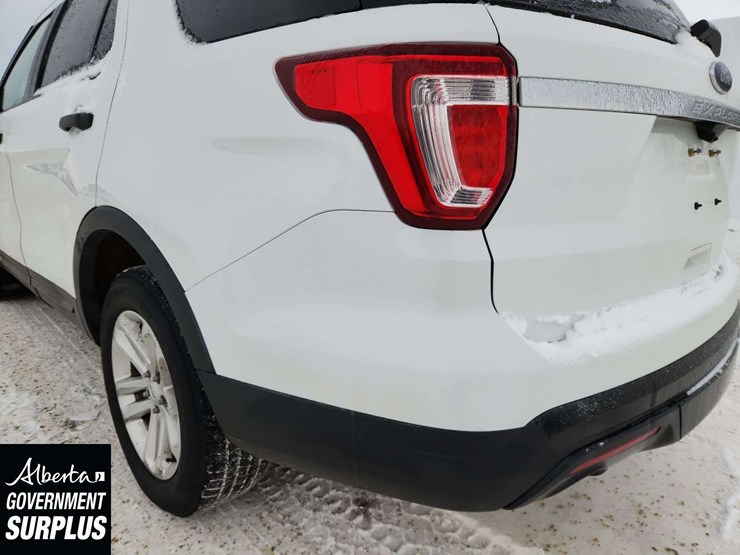 2017-ford-explorer-image-33