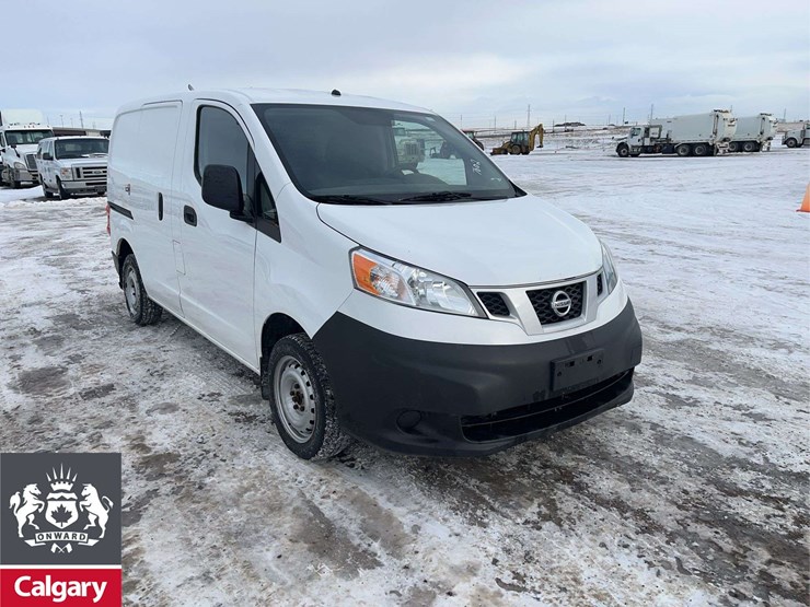 2015-nissan-nv200-image-2
