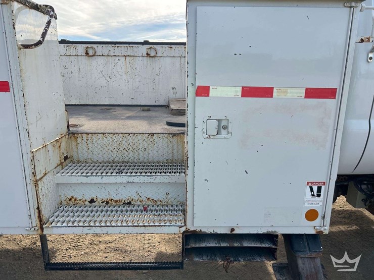 2011-ford-f750-image-30