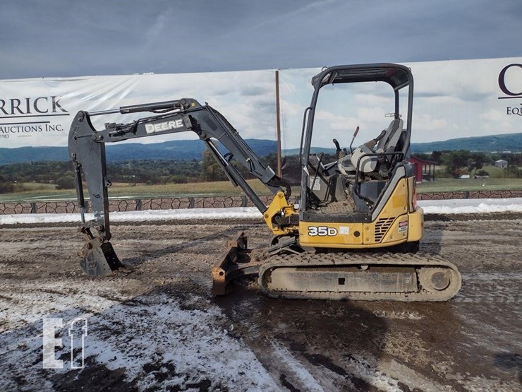 2013-deere-35d-image-1