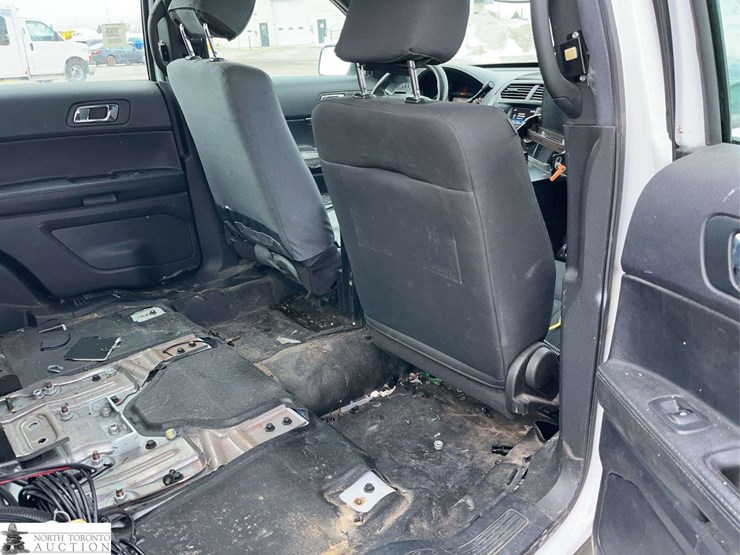 2018-ford-explorer-image-30