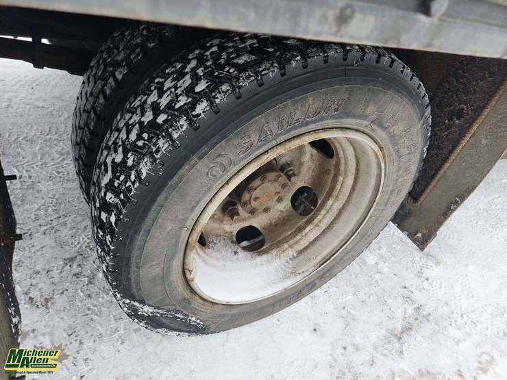 2004-gmc-w5500-image-13