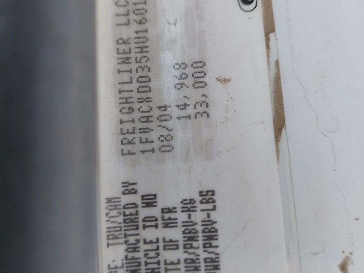 2005-freightliner-m2-106-image-19