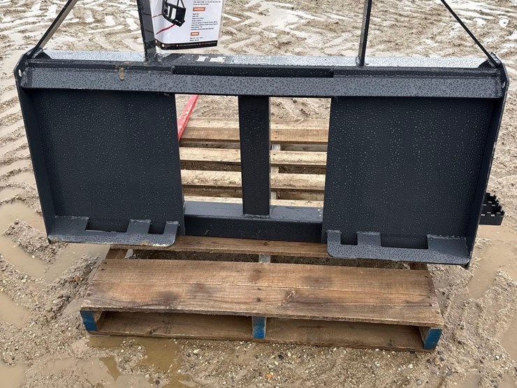 2753---skid-steer-bale-spear-image-2