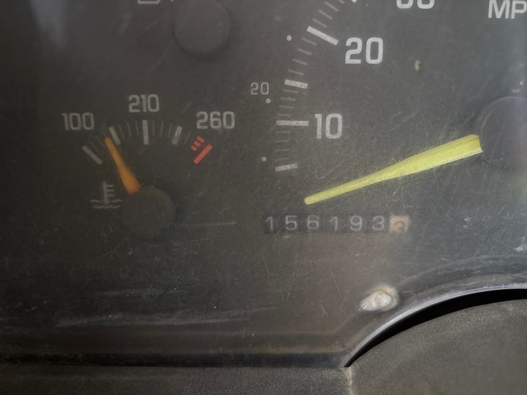 #1104-•-1992-chevrolet-c3500-w/-8ft-dump-image-6