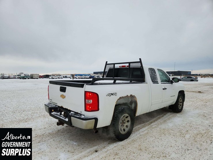 2011-chevrolet-silverado-1500-lt-image-4