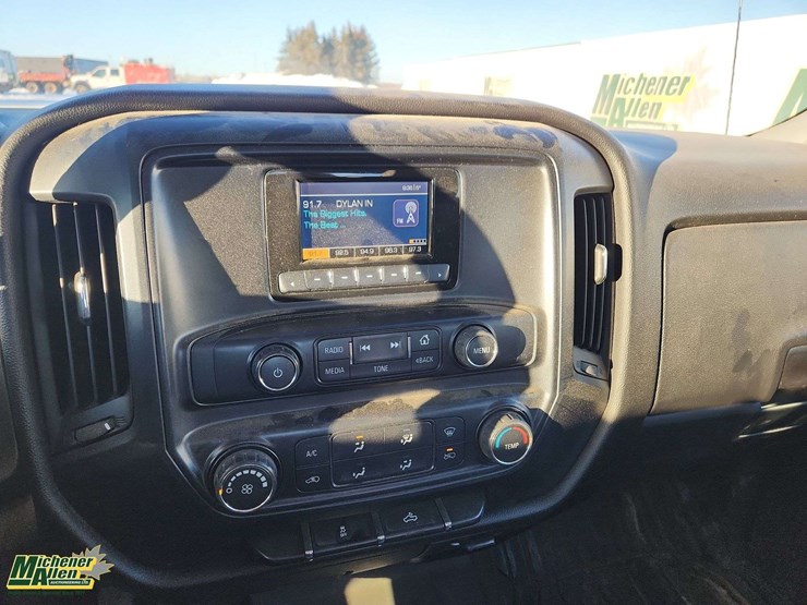 2015-chevrolet-silverado-2500hd-image-19