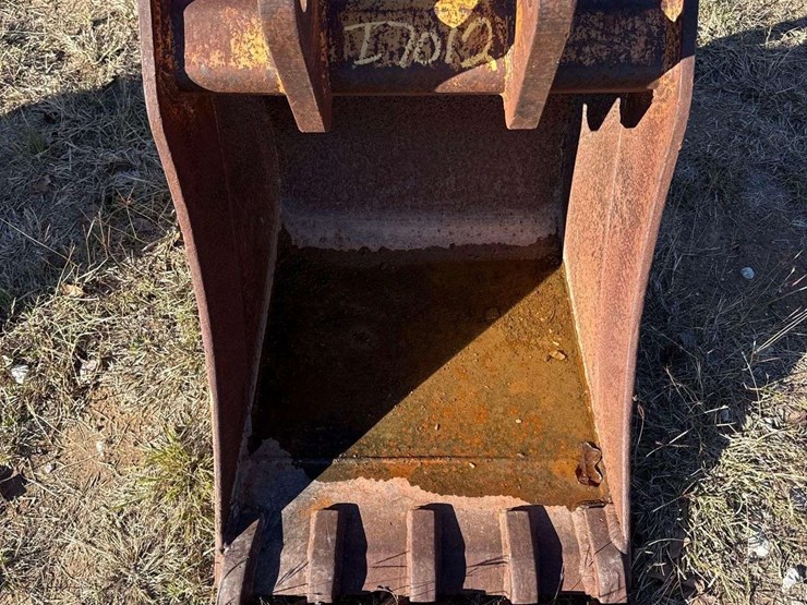 24in-digging-tooth-bucket-excavator-attachment-image-2