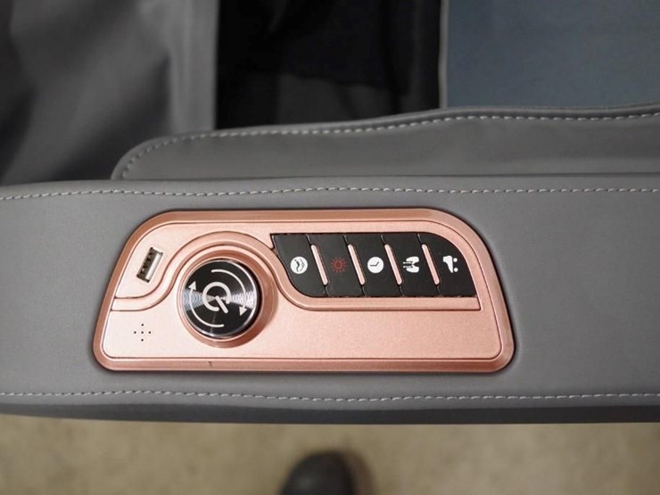 aboss-high-end-full-body-massage-chair-w/-intelligent-voice-control,-unused-image-4