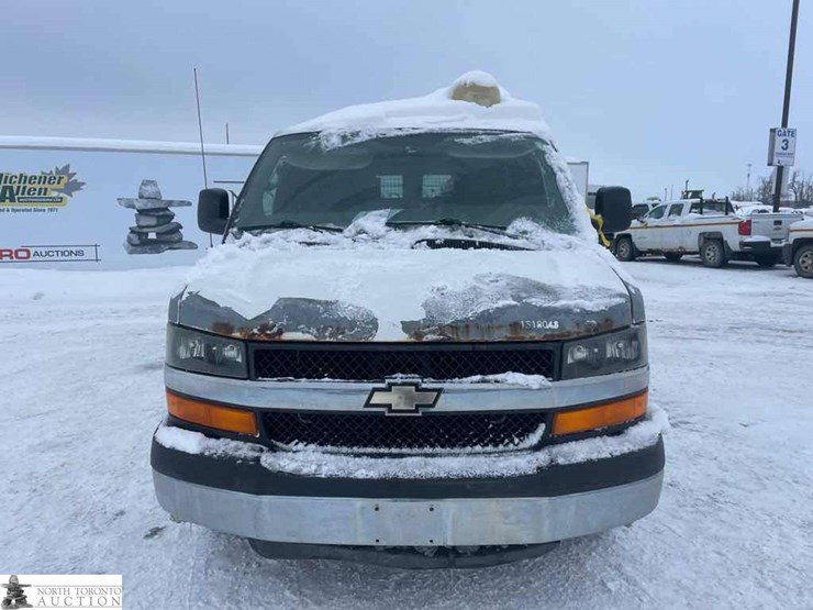 2011-chevrolet-express-g3500-image-2