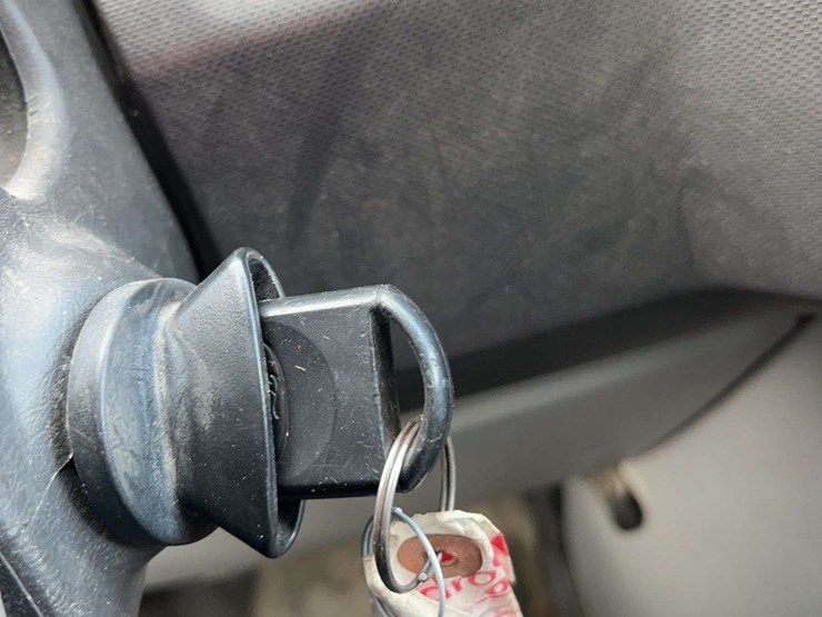 2013-ford-cargo-image-19