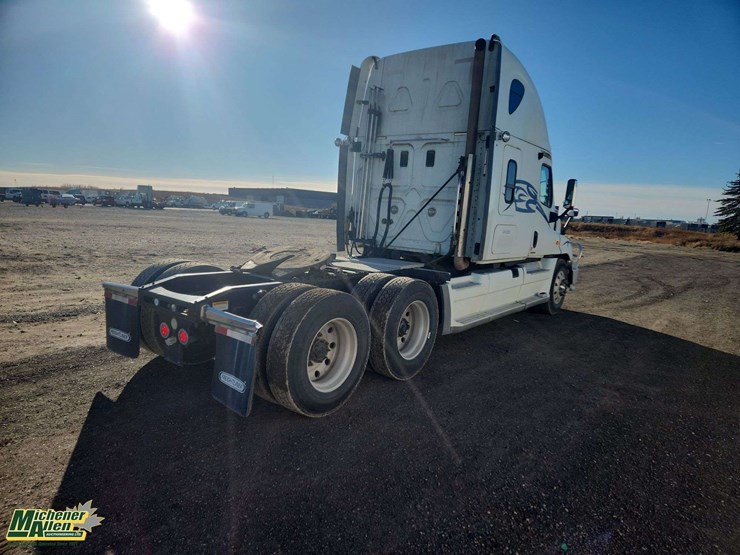 2009-freightliner-cascadia-t/a-sleeper-tractor-image-4