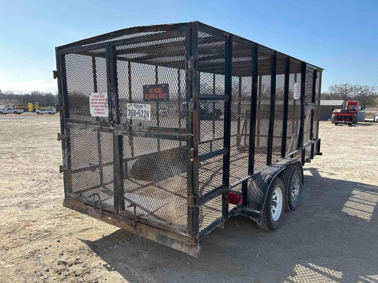 2014-top-hat-trailer-image-3