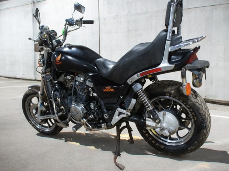 1986-honda-vf1100c-v65-magna-motorcycle-image-6