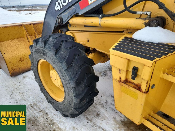 2011-deere-410j-image-27
