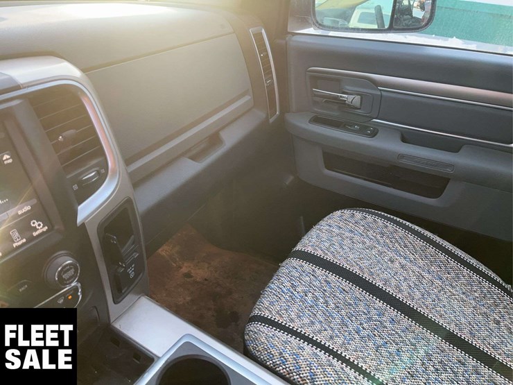 2015-dodge-1500-image-21