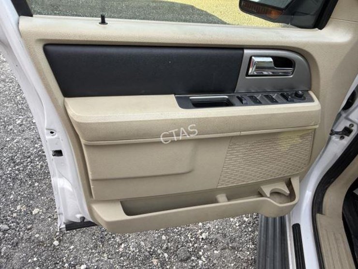 2016-ford-expedition-xlt-image-13